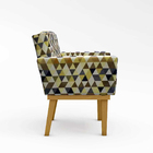 Poltrona Com Base Triângulo Bege Cadeira Escritório Recepção