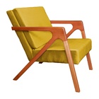 Poltrona Com Braço De Madeira Zoe Estilo Moderno Veludo Escol