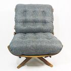 Poltrona Costela Tecido Linho Grafite Giratória Base Madeira