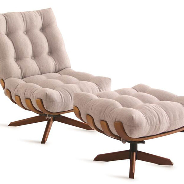 Poltrona Costela Tradicional Com Puff Linho Nude Base Madeira