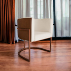 Poltrona Decorativa Cristal Base Bronze Veludo Bege/pu Carame