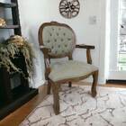 Poltrona Decorativa Medalhão Capitonê Verniz Imbuia E Suede V