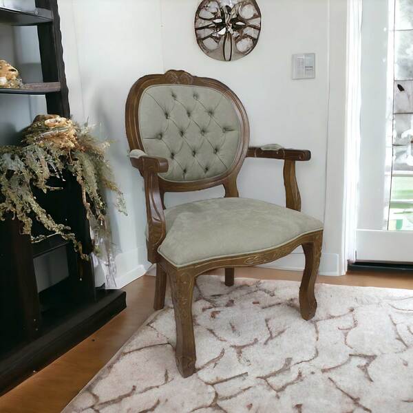 Poltrona Decorativa Medalhão Capitonê Verniz Imbuia E Suede V