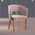 Poltrona Decorativa Rosé Em Veludo Corbusier