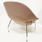 Poltrona Decorativa Womb Chair Com Puff Linho Cor Rosé Pés Cr