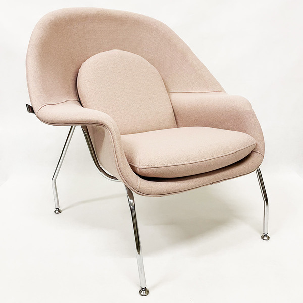 Poltrona Decorativa Womb Chair Linho Cor Rosé Base Cromada