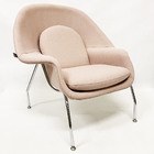 Poltrona Decorativa Womb Chair Linho Cor Rosé Base Cromada