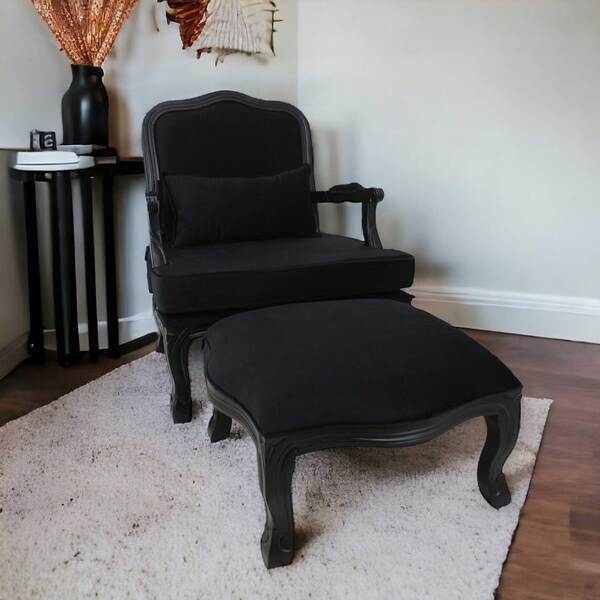 Poltrona E Puff Clássico King Entalhada Capitonê Preto