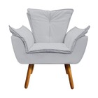 Poltrona E Puff Decorativo Pé Palito De Madeira Opala Corino