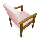 Poltrona Eloisa Suede Rosa Bebê Base De Madeira Castanho