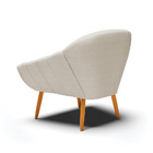 Poltrona Giovana Veludo Luxo Pés Palito Castanho - Indo Decor