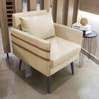 Poltrona Mari Suede Bege Com Tira Corano Nozes Pés Palito De