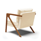 Poltrona Melissa Suede Bege Base De Madeira Castanho