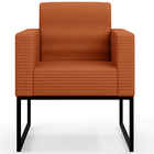 Poltrona Para Sala De Estar Base Fixa De Metal Helô L02 Tecid