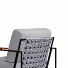 Poltrona Roma Linho Cinza Com Rattan E Base Em Metal Preto