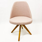 Poltrona Sala De Estar Maria Linho Rosé Base Madeira Giratóri