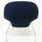 Poltrona Womb Chair Com Puff Linho Azul Marinho - Poltronas D