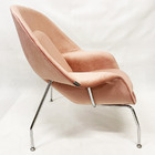 Poltrona Womb Chair Com Puff Veludo Rose Envelhecido - Poltro