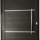 Porta De Aluminio Pivotante Lambril Frisos Com Puxador Linha