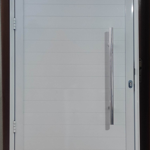 Porta Lambril Fechada Com Puxador 2,10 X 0,90