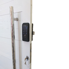 Porta Pivotante De Alumínio Branco Com Puxador Com Fechadura