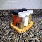 Porta Tempero - ÁGORA Acompanha 6 Potes de vidro 100Ml com Ta