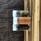 Porta Tempero - PANTHEON com 12 Potes de vidro 100Ml Tampas D