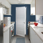 Porta Veneziana de Giro Alumínio Branco com Fechadura 2,10x0,90m Lado Direito Linha Home 3A Alumínio