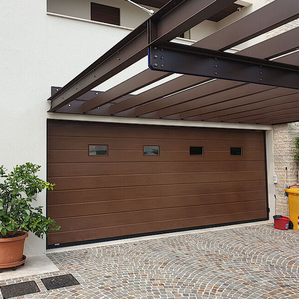 Portão De Garagem Americano Amadeirado Com Visor