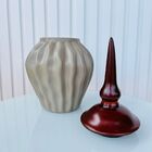 Potiche De Cerâmica Cáqui Com Tampa Trabalhado Ondulação