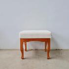 Puff Banqueta Imperial Linho Bege E Pés Em Madeira