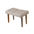 Puff Banqueta Suede Bege Capitonê Pés De Madeira Maçica Sofia