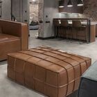 Puff Couro Safira Platinum Decor Caramelo Claro