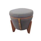 Puff Decorativo Berlim Linho Chumbo Com Pés Em Madeira