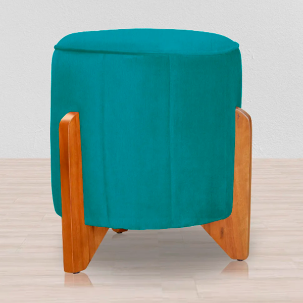 Puff Jade Suede Azul Turquesa Pés De Madeira - Vallisa Decor