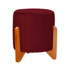 Puff Jade Suede Bordo Pés De Madeira - Vallisa Decor
