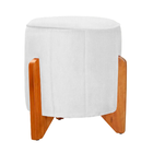 Puff Jade Suede Branco Pés De Madeira - Vallisa Decor