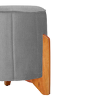 Puff Jade Suede Cinza Pés De Madeira - Vallisa Decor