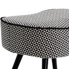 Puff Kora Pés Palito Preto Linho Geométrico Preto E Bege