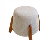 Puff Malibu Decorativo Com Linho Bolonha E Pés Em Madeira