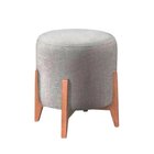 Puff Redondo Em Linho Pé De Madeira Luxo Thor Decor Cinza