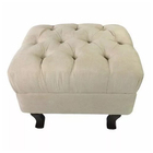 Puff Retrô Luiz Xv Capitonê Para Sala E Quarto Suede Escolha