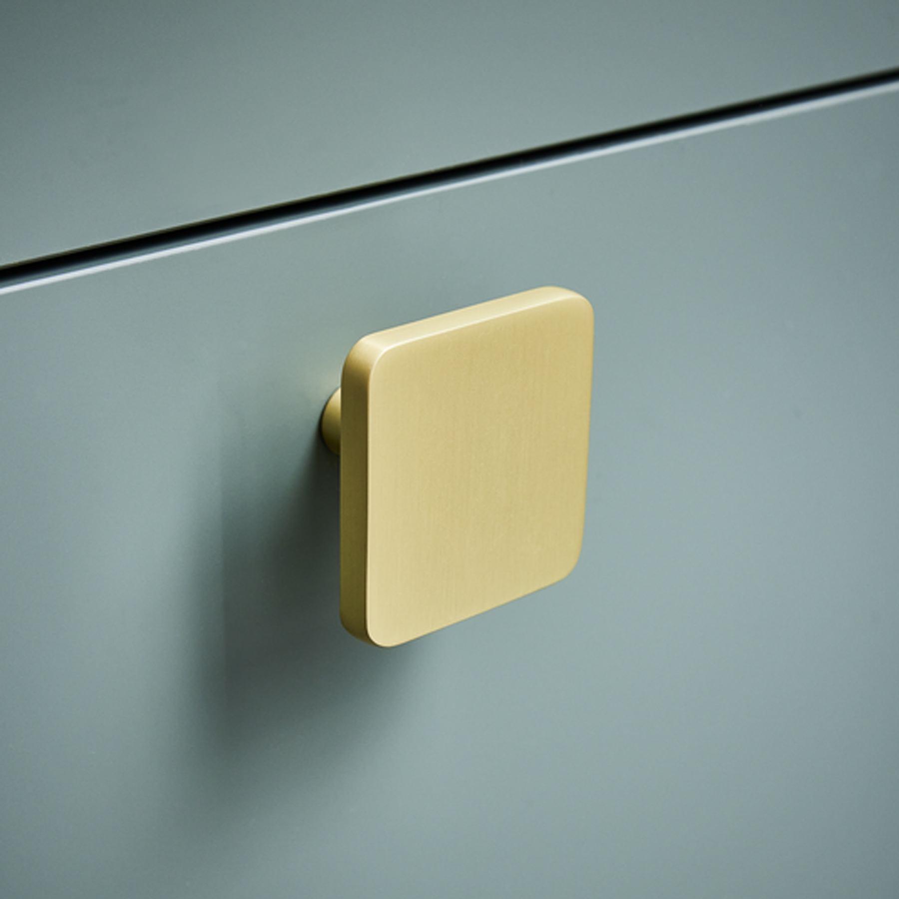 Design minimalista com facilidade na abertura