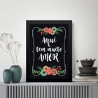 Quadro Aqui Tem Muito Amor 45x34cm - Com Vidro Moldura Branca