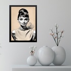 Quadro Audrey Hepburn - Bege 45x34cm Moldura Branca