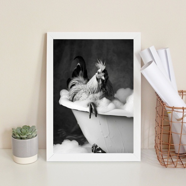 Quadro Banheiro Galinha Tomando Banho 45x34cm Moldura Preta
