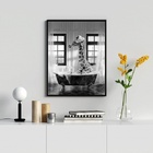 Quadro Banheiro Girafa Tomando Banho 33x24cm Moldura Branca