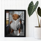 Quadro Boi No Banheiro Lendo Jornal 45x34cm - Com Vidro Moldu
