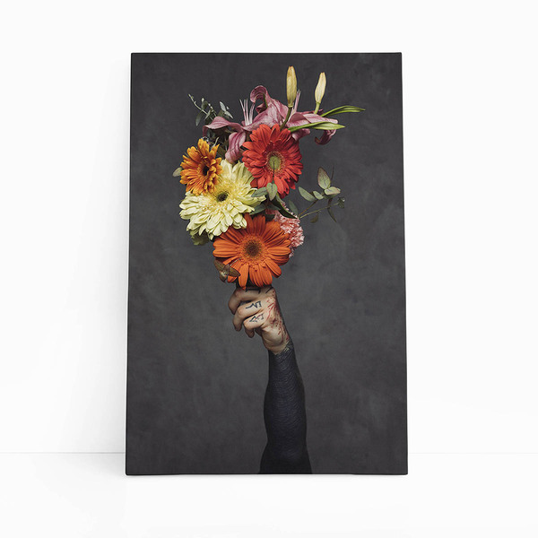 Quadro Buque De Flores Segurado Por Uma Mão Canvas 100x70cm