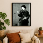 Quadro Charlie Chaplin Tocando Violino 45x34cm Moldura Preta
